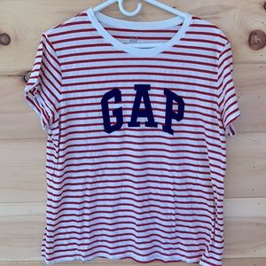 Red white striped Gap logo T
